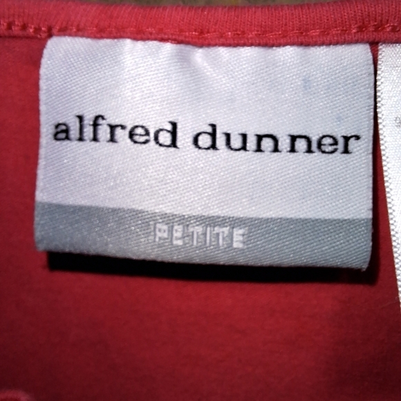 Alfred Dunner 3/4 sleeve pink tunic top with embroidery in a medium petite. - Picture 2 of 9